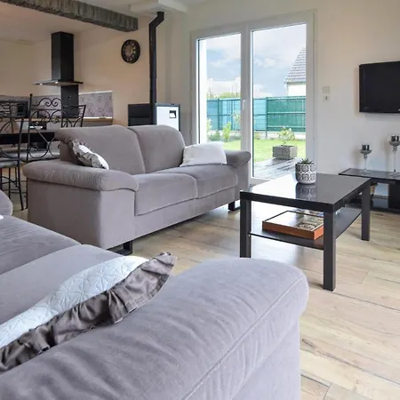 4 Bedroom Cozy In Gouville-sur-Mer