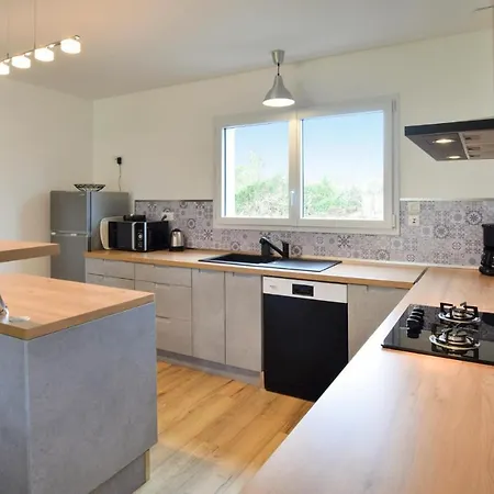 Nyaraló 4 Bedroom Cozy In Gouville-sur-Mer