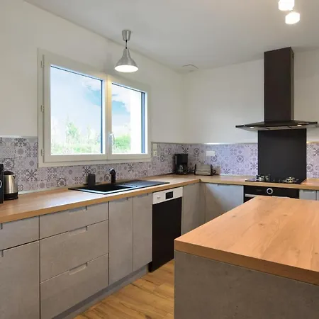 Nyaraló 4 Bedroom Cozy In
