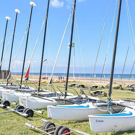 4 Bedroom Cozy In Nyaraló Gouville-sur-Mer