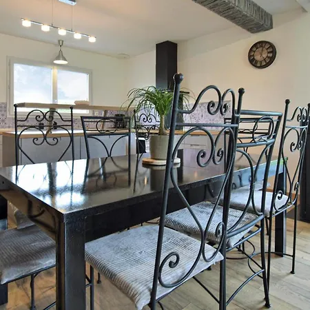4 Bedroom Cozy In Nyaraló