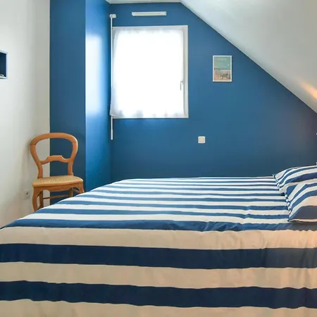 4 Bedroom Cozy In Nyaraló Gouville-sur-Mer